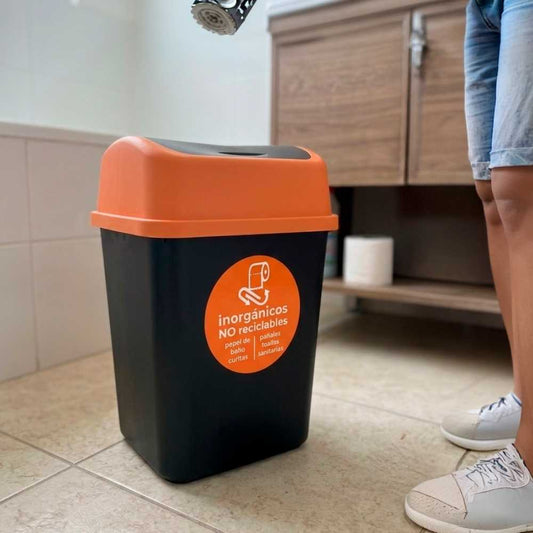Bote de basura reciclaje con tapa balancín 26 Litros