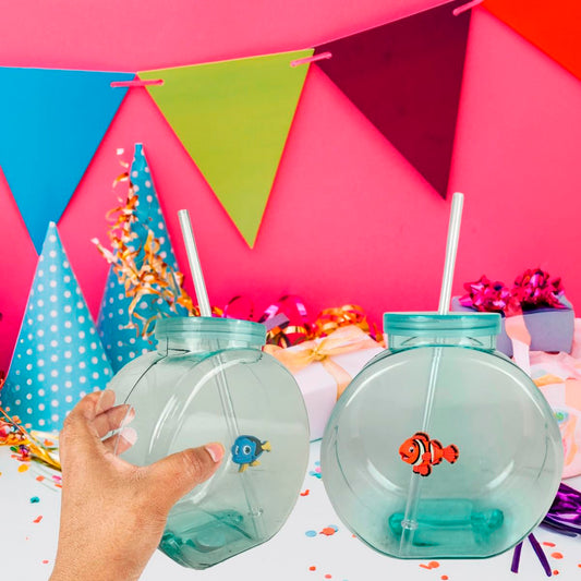 Vaso en forma de pecera con popote